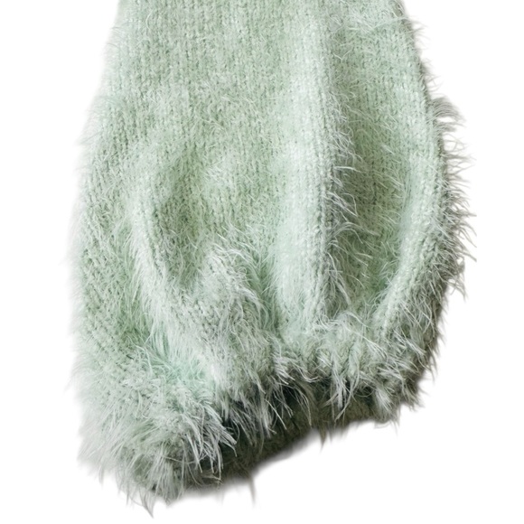 Boutique brand REBELS AND LOVERS fuzzy mint crossover crop top women’s medium - Picture 7 of 16